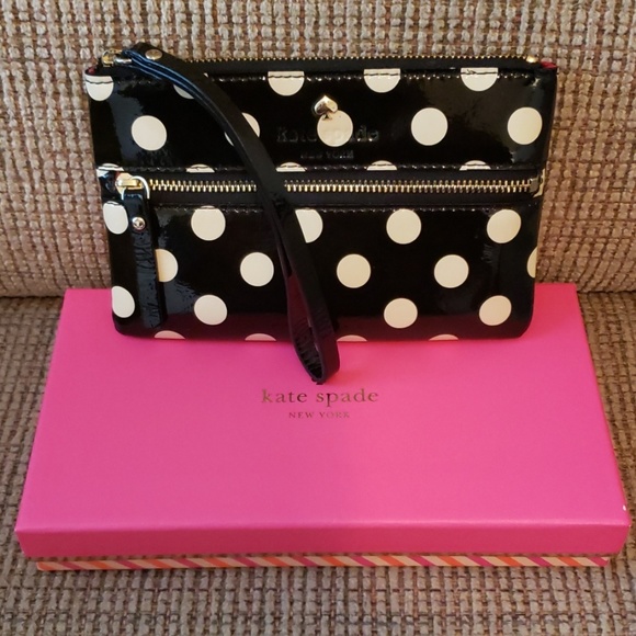 kate spade Handbags - ♠️Kate Spade Wristlet.♠️